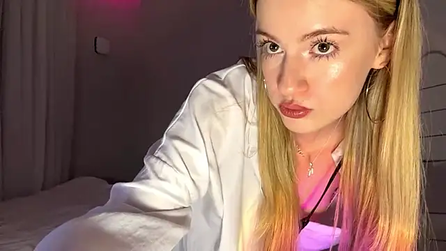 Between Eeys online show from 02.11.26