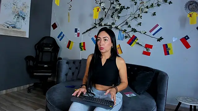 Mia Davis   online show from 06.13.26