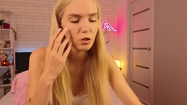 NikkiRyx online show from 07.10.26