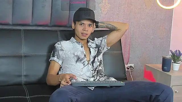 Alejandroo Montenegro online show from 03.18.26