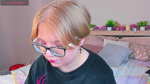 Lauraaa Smith online show from 03.04.26