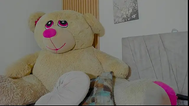 alix pretty18 online show from 03.17.26