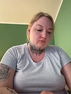 Snapshot of Lolaaxxx13 chatting on 06.08.26 Lolaaxxx13 online show from 06.08.26
