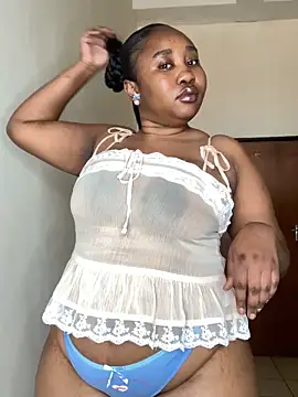 Snapshot of MeekyCurvyAss chatting on 05.28.26 MeekyCurvyAss online show from 05.28.26