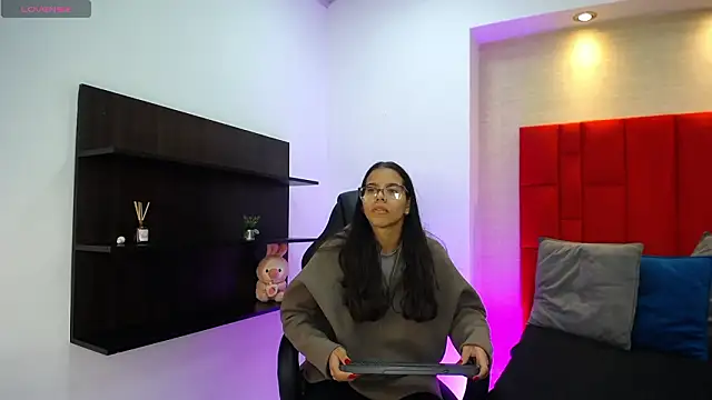 Luna Millers online show from 02.03.26