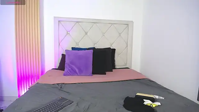 Luna Millers online show from 04.22.26