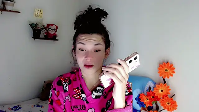 Snapshot of NathalialLooes chatting on 06.26.26 NathalialLooes online show from 06.26.26