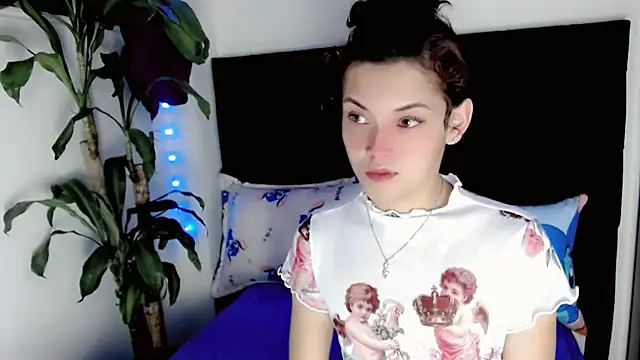 Snapshot of NathalialLooes chatting on 07.26.26 NathalialLooes online show from 07.26.26
