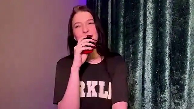 Sarahsolara online show from 03.11.26