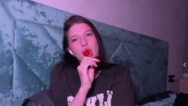 Sarahsolara online show from 03.17.26