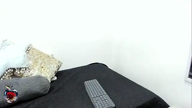 KimberlyVelez  online show from 02.17.26