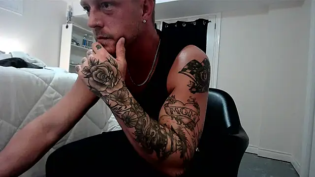 Snapshot of HotnCole chatting on 03.21.26 HotnCole online show from 03.21.26