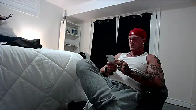 Snapshot of HotnCole chatting on 03.24.26 HotnCole online show from 03.24.26