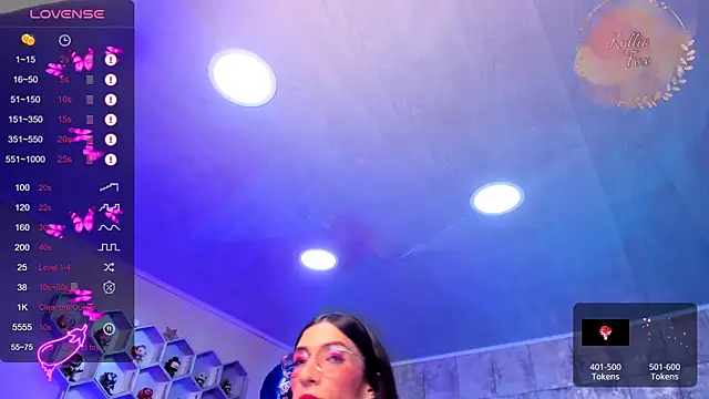 kylliefox  online show from 12.26.24