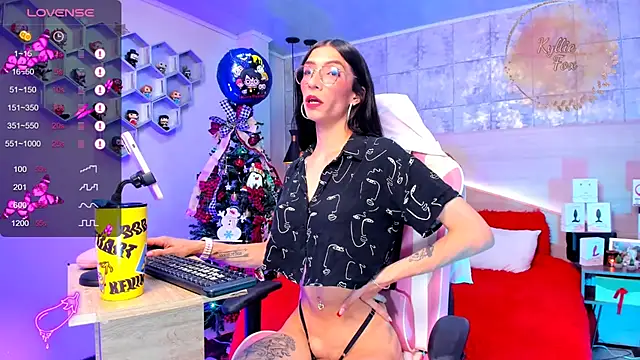 kylliefox  online show from 12.27.24