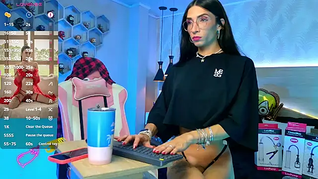 kylliefox  online show from 10.06.25