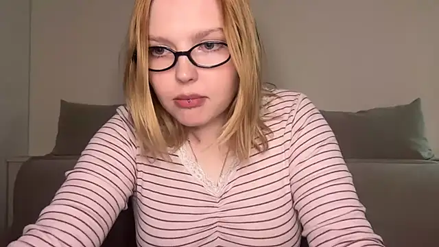 Ophelia Ritz online show from 05.03.26