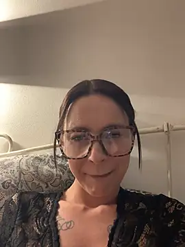 Snapshot of SophieSchmidt chatting on 04.08.26 SophieSchmidt online show from 04.08.26