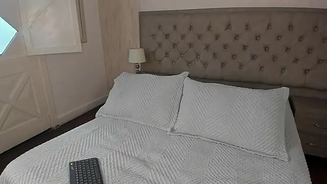 Sienna brunette online show from 02.03.26