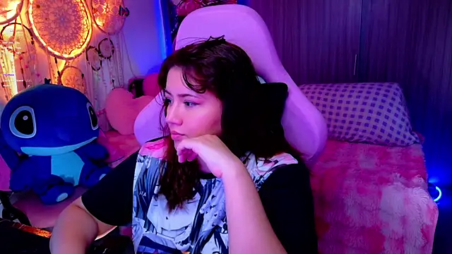 Snapshot of ALIS_E_G chatting on 06.18.26 ALIS E G online show from 06.18.26