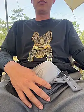 Snapshot of Tony-tran chatting on 04.04.26 Tony-tran online show from 04.04.26