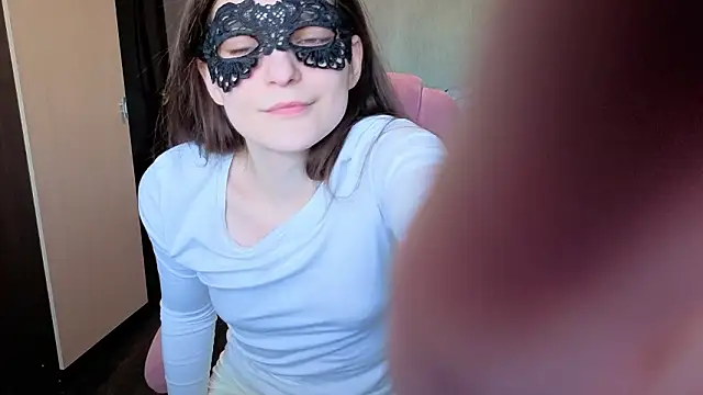 Snapshot of Helgamunn chatting on 02.22.26 Helgamunn online show from 02.22.26