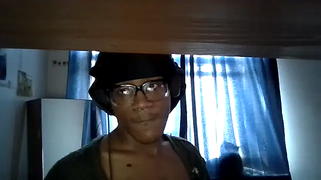 Snapshot of vexahleah chatting on 07.19.26 vexahleah online show from 07.19.26