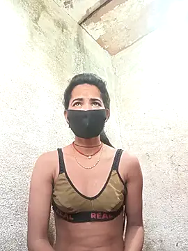 Snapshot of Sunali_Bendre chatting on 03.04.26 Sunali Bendre online show from 03.04.26