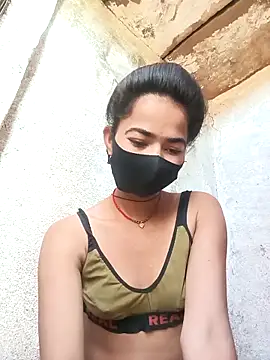 Snapshot of Sunali_Bendre chatting on 03.09.26 Sunali Bendre online show from 03.09.26