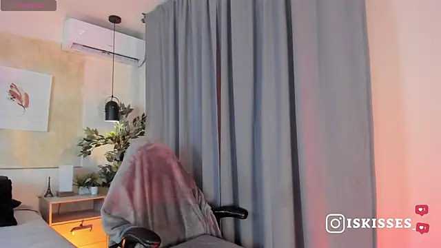IsabellaSweet   online show from 06.17.26