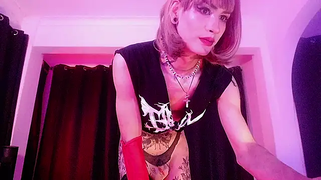 Snapshot of PervertedMissCloe chatting on 07.25.26 PervertedMissCloe online show from 07.25.26