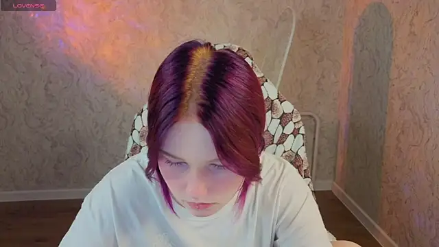 Julia Anis online show from 04.26.26