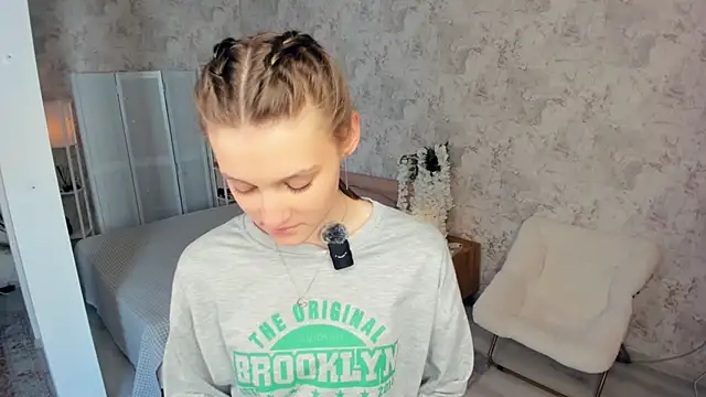 LianneBynon online show from 02.04.26