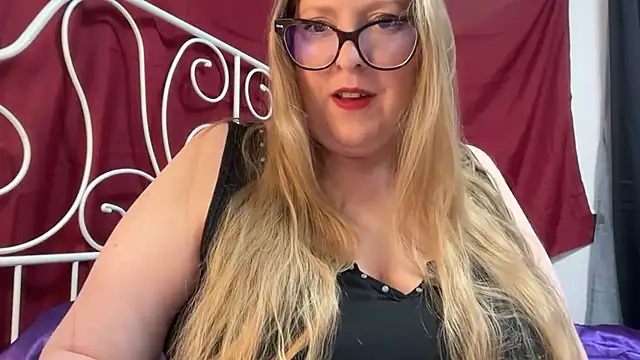 Snapshot of MissCharlotteXx chatting on 04.10.26 MissCharlotteXx online show from 04.10.26