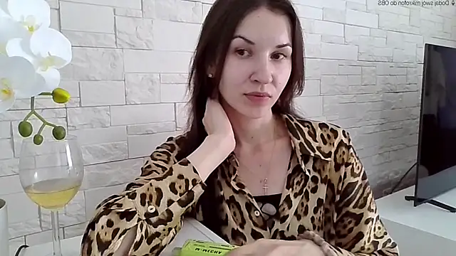 Snapshot of JuliaLovely chatting on 05.25.26 JuliaLovely online show from 05.25.26