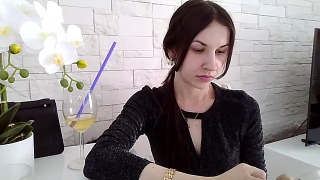Snapshot of JuliaLovely chatting on 06.08.26 JuliaLovely online show from 06.08.26
