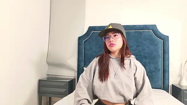 Snapshot of AntonellaBons chatting on 03.05.26 AntonellaBons online show from 03.05.26