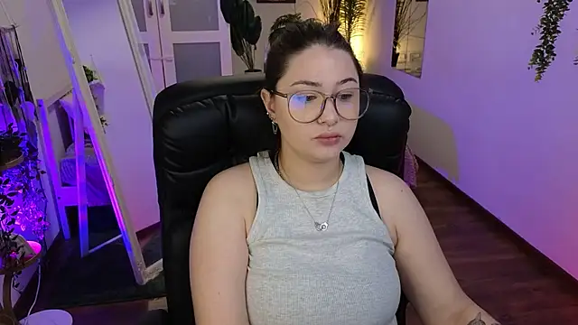 Snapshot of vanessaparadiza chatting on 07.17.26 vanessaparadiza online show from 07.17.26