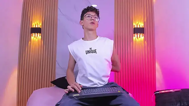 Christopher Hunter online show from 02.24.26