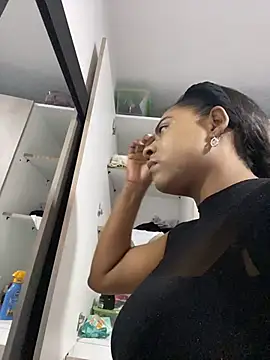 Snapshot of amara_queen_ chatting on 07.14.26 amara queen online show from 07.14.26