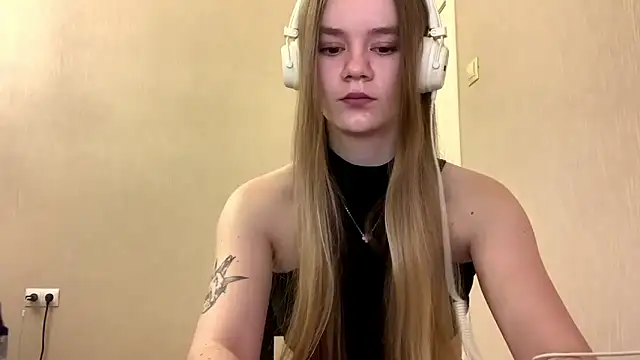 AgnesShy  online show from 03.04.26