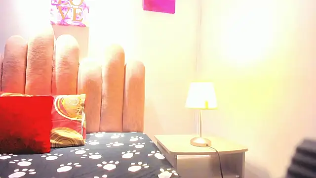 SamanthaHill  online show from 04.29.26