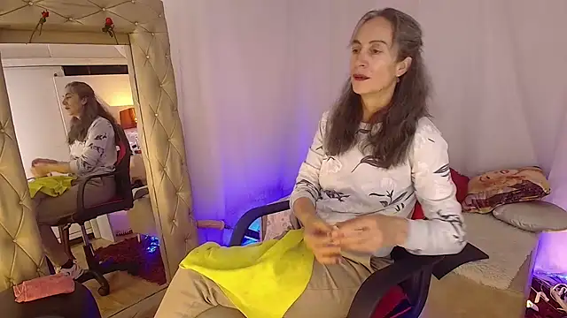laurasofia45 online show from 04.28.26