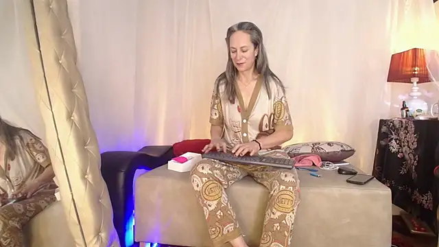 laurasofia45 online show from 06.18.26