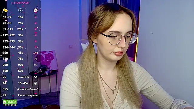 AdeLuna online show from 03.12.26