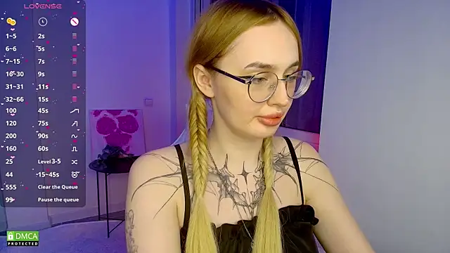 AdeLuna online show from 04.29.26