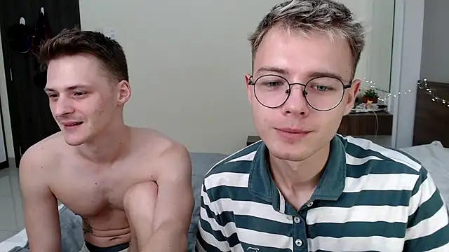 Snapshot of NikiKerryCum chatting on 03.19.26 NikiKerryCum online show from 03.19.26