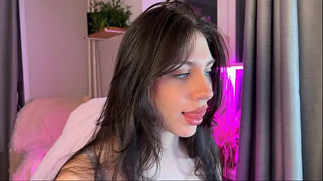 Snapshot of lunawho chatting on 02.27.26 lunawho online show from 02.27.26