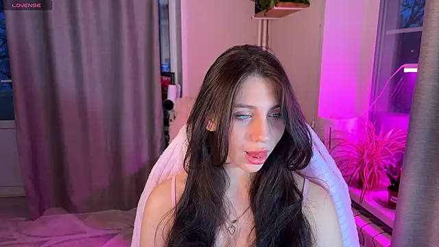 Snapshot of lunawho chatting on 03.15.26 lunawho online show from 03.15.26