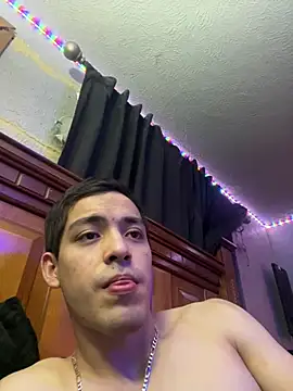 Snapshot of Tupapi696969q chatting on 04.22.26 Tupapi696969q online show from 04.22.26